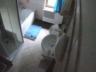 voyeurcam-julmodels-bath-2nd-2