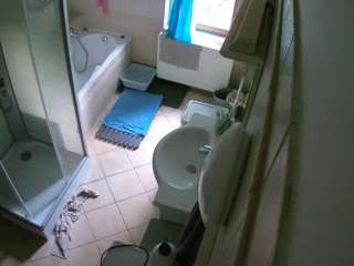 voyeurcam-julmodels-bath-2nd-2