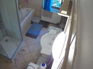 voyeurcam-julmodels-bath-2nd-2 camsoda