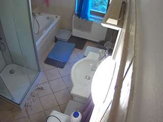 voyeurcam-julmodels-bath-2nd-2 camsoda