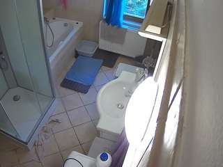 voyeurcam-julmodels-bath-2nd-2 camsoda