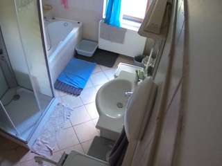 voyeurcam-julmodels-bath-2nd-2 camsoda