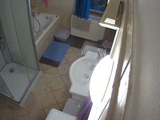 voyeurcam-julmodels-bath-2nd-2 camsoda