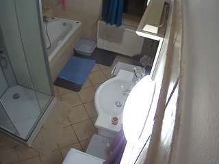voyeurcam-julmodels-bath-2nd-2 camsoda