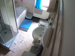 voyeurcam-julmodels-bath-2nd-2 camsoda