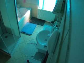voyeurcam-julmodels-bath-2nd-2 Live Webcam on CamSoda