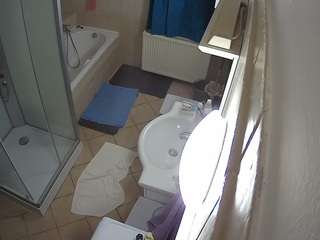 voyeurcam-julmodels-bath-2nd-2