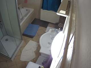 voyeurcam-julmodels-bath-2nd-2