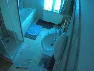 voyeurcam-julmodels-bath-2nd-2