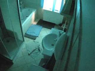 voyeurcam-julmodels-bath-2nd-2 camsoda