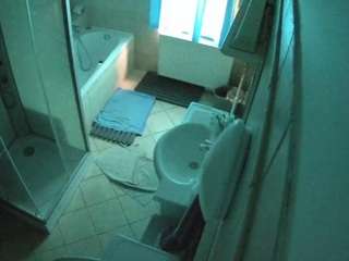 voyeurcam-julmodels-bath-2nd-2 camsoda