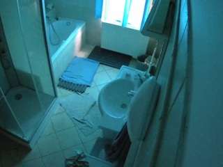 voyeurcam-julmodels-bath-2nd-2 camsoda