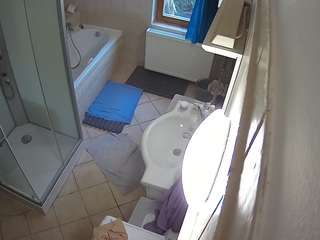 voyeurcam-julmodels-bath-2nd-2 camsoda