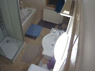 voyeurcam-julmodels-bath-2nd-2 camsoda