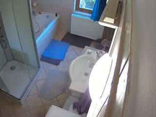 voyeurcam-julmodels-bath-2nd-2 camsoda