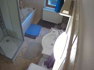 voyeurcam-julmodels-bath-2nd-2 camsoda