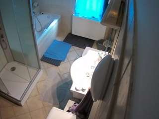 voyeurcam-julmodels-bath-2nd-2 camsoda
