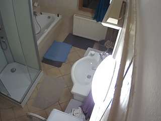 voyeurcam-julmodels-bath-2nd-2