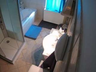 voyeurcam-julmodels-bath-2nd-2 camsoda