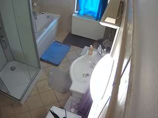 voyeurcam-julmodels-bath-2nd-2