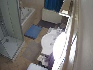 voyeurcam-julmodels-bath-2nd-2 camsoda