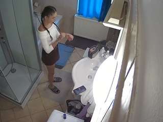 voyeurcam-julmodels-bath-2nd-2 camsoda