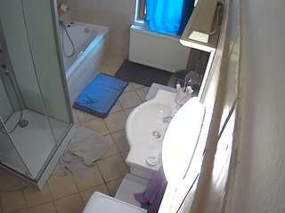 voyeurcam-julmodels-bath-2nd-2 camsoda