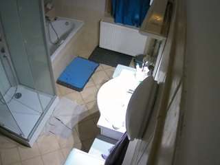 voyeurcam-julmodels-bath-2nd-2 camsoda