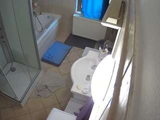 voyeurcam-julmodels-bath-2nd-2 camsoda