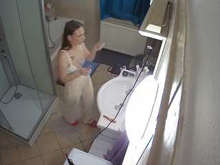 voyeurcam-julmodels-bath-2nd-2 camsoda