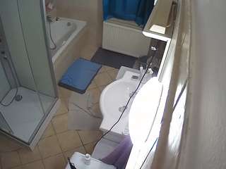 voyeurcam-julmodels-bath-2nd-2
