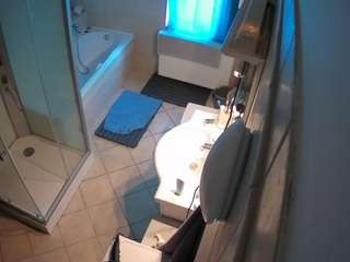 voyeurcam-julmodels-bath-2nd-2