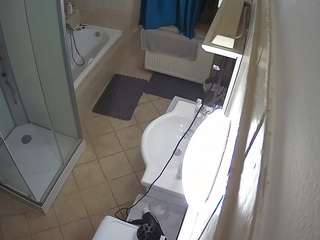 voyeurcam-julmodels-bath-2nd-2's CamSoda show and profile