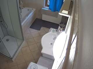 voyeurcam-julmodels-bath-2nd-2