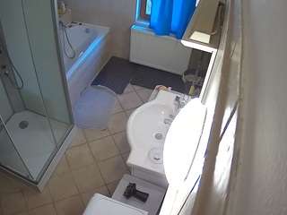 voyeurcam-julmodels-bath-2nd-2