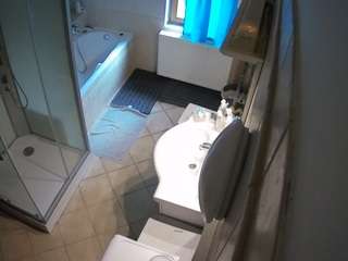 voyeurcam-julmodels-bath-2nd-2's CamSoda show and profile