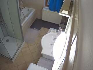 voyeurcam-julmodels-bath-2nd-2