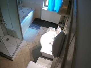 voyeurcam-julmodels-bath-2nd-2