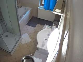 voyeurcam-julmodels-bath-2nd-2