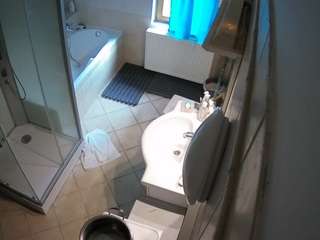 voyeurcam-julmodels-bath-2nd-2