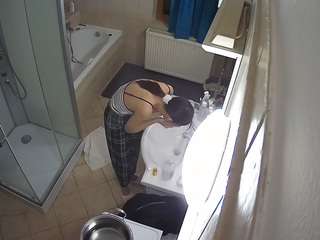 voyeurcam-julmodels-bath-2nd-2