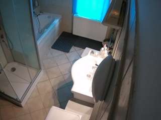 voyeurcam-julmodels-bath-2nd-2