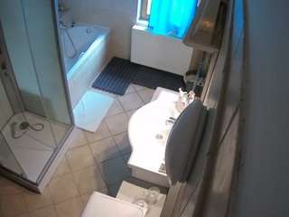 voyeurcam-julmodels-bath-2nd-2