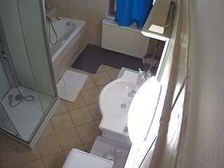 voyeurcam-julmodels-bath-2nd-2