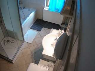 voyeurcam-julmodels-bath-2nd-2