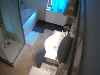 voyeurcam-julmodels-bath-2nd-2