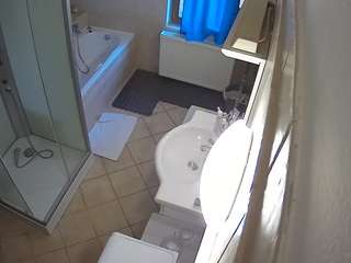 voyeurcam-julmodels-bath-2nd-2