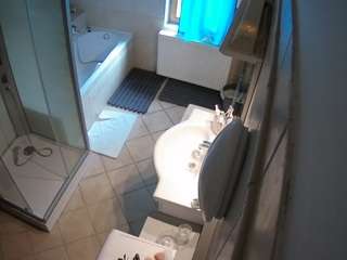 voyeurcam-julmodels-bath-2nd-2