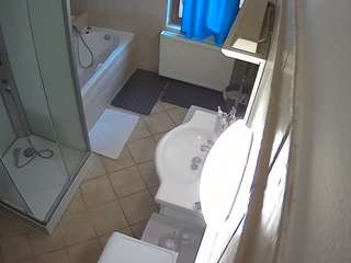 voyeurcam-julmodels-bath-2nd-2