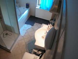 voyeurcam-julmodels-bath-2nd-2